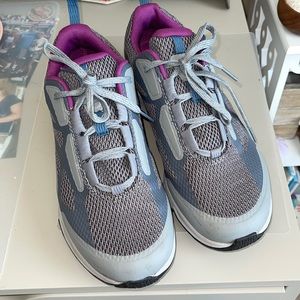 Columbia sneakers 9.5 Grey